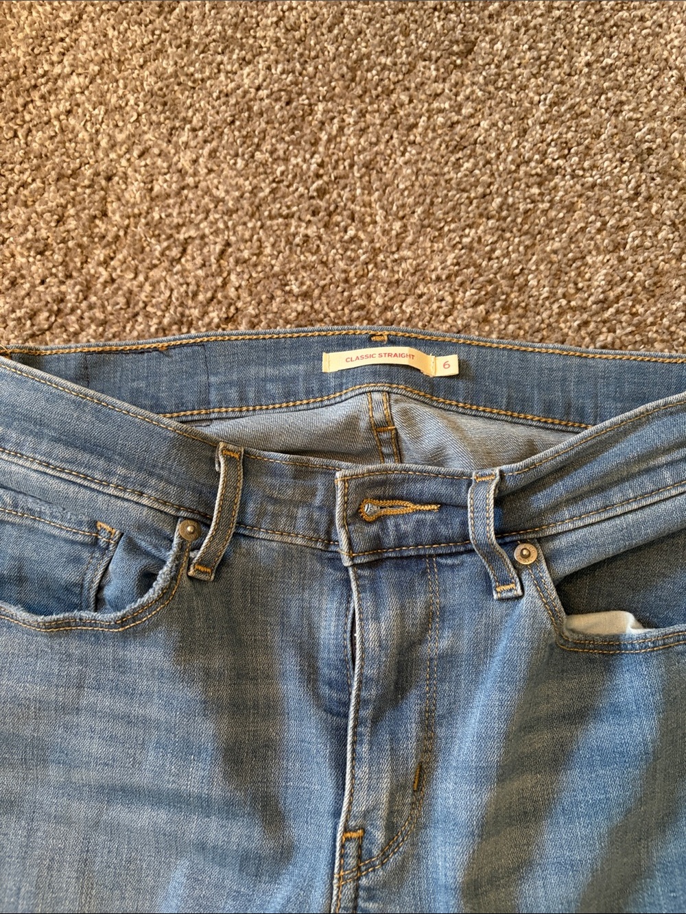 Levi’s Classic Women's Straight-Leg Jeans in Light Blue - Picture 3 of 5